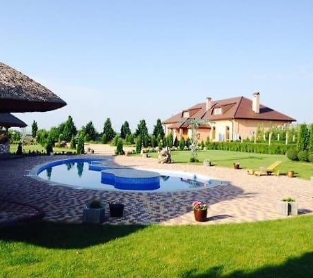 ホテル Maetok Country Club Petrovo エクステリア 写真